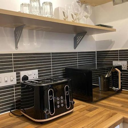 The Onyx Suite - 1 Bed Apartment W/ Free Parking คาร์ดิฟฟ์ ภายนอก รูปภาพ